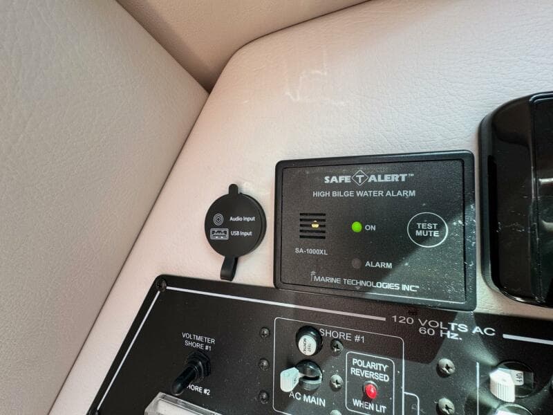 2020 Crownline 264CR