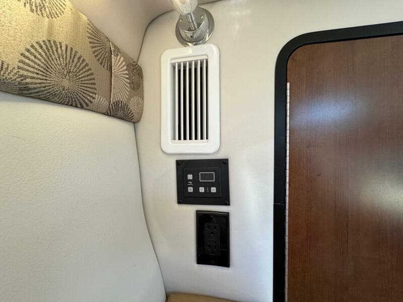 2020 Crownline 264CR