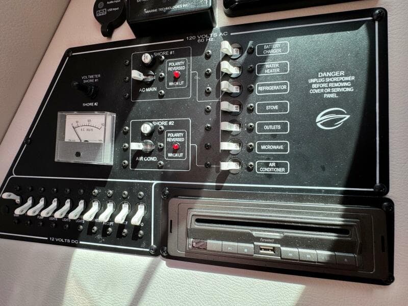 2020 Crownline 264CR