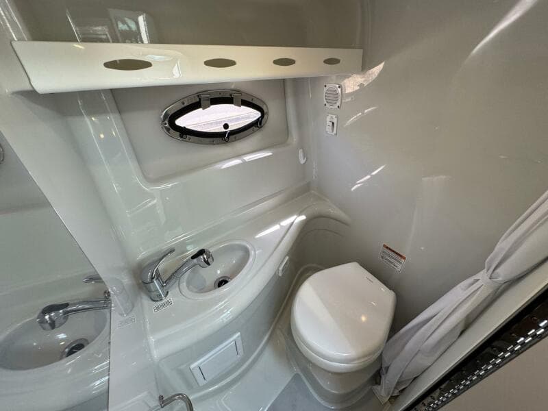 2020 Crownline 264CR