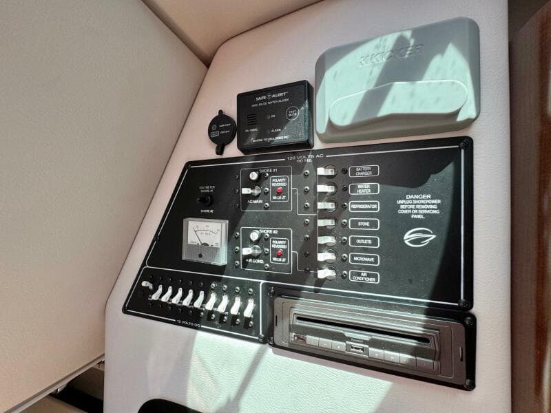 2020 Crownline 264CR