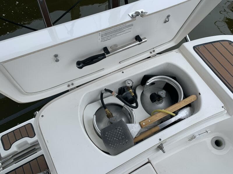 2009 Hunter 45 Deck Salon