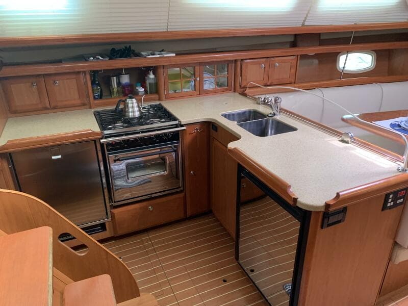 2009 Hunter 45 Deck Salon
