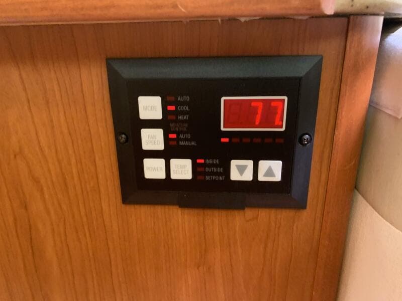 2009 Hunter 45 Deck Salon