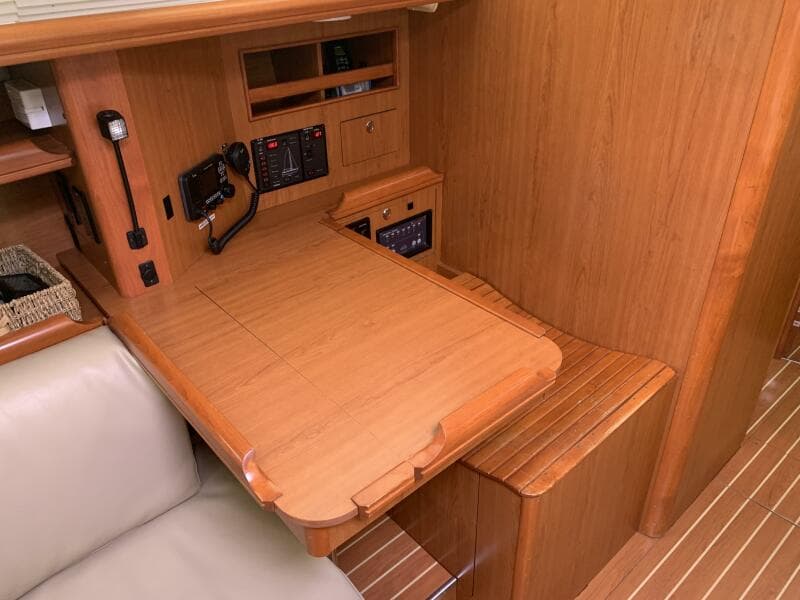 2009 Hunter 45 Deck Salon