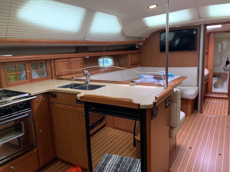 2009 Hunter 45 Deck Salon