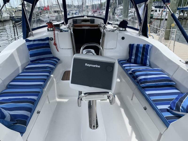 2009 Hunter 45 Deck Salon