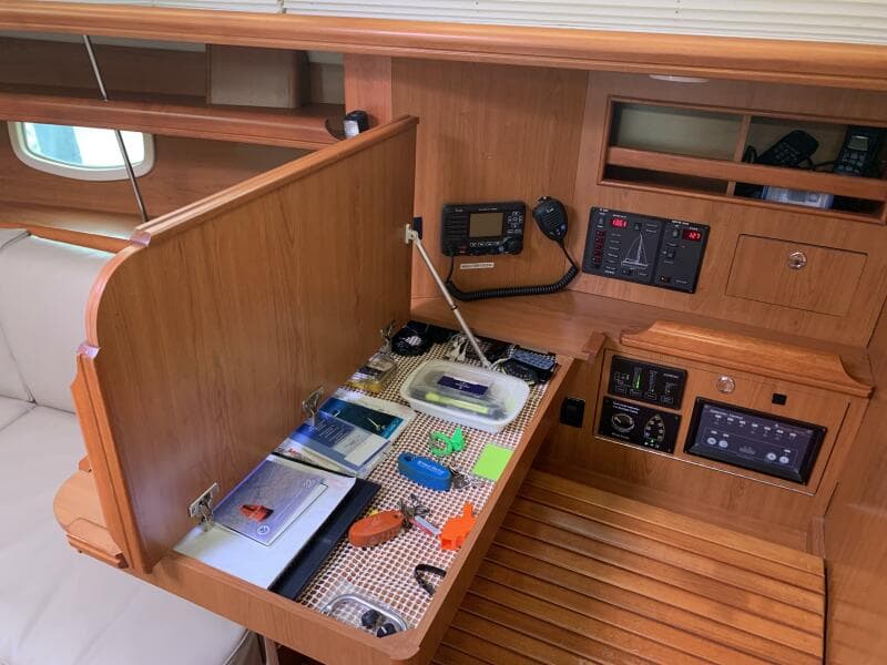 2009 Hunter 45 Deck Salon