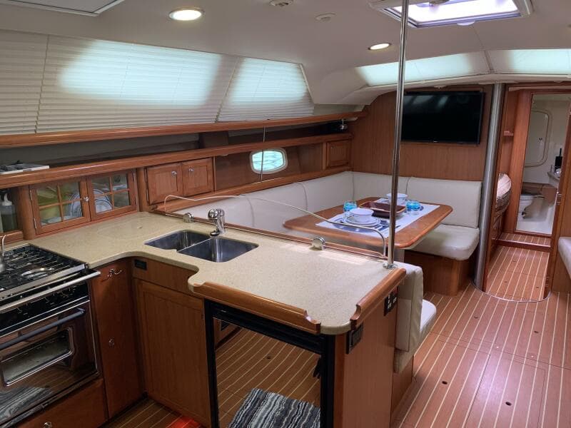 2009 Hunter 45 Deck Salon