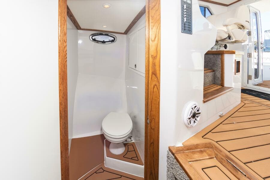 2024 Custom Chesapeake Bay Built Custom 33'