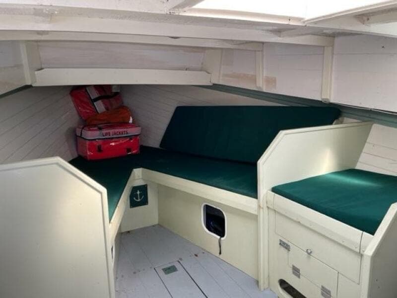 Moonshine Vee Berths