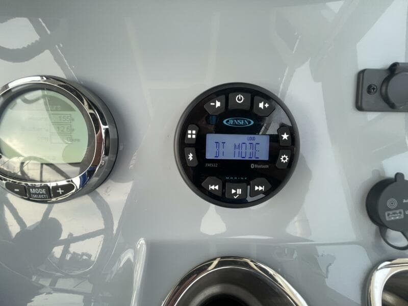 2023 Bayliner Trophy T22 Center Console