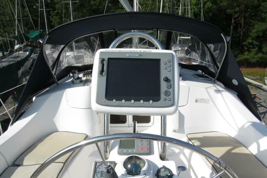 2008 Hunter 41 Deck Salon
