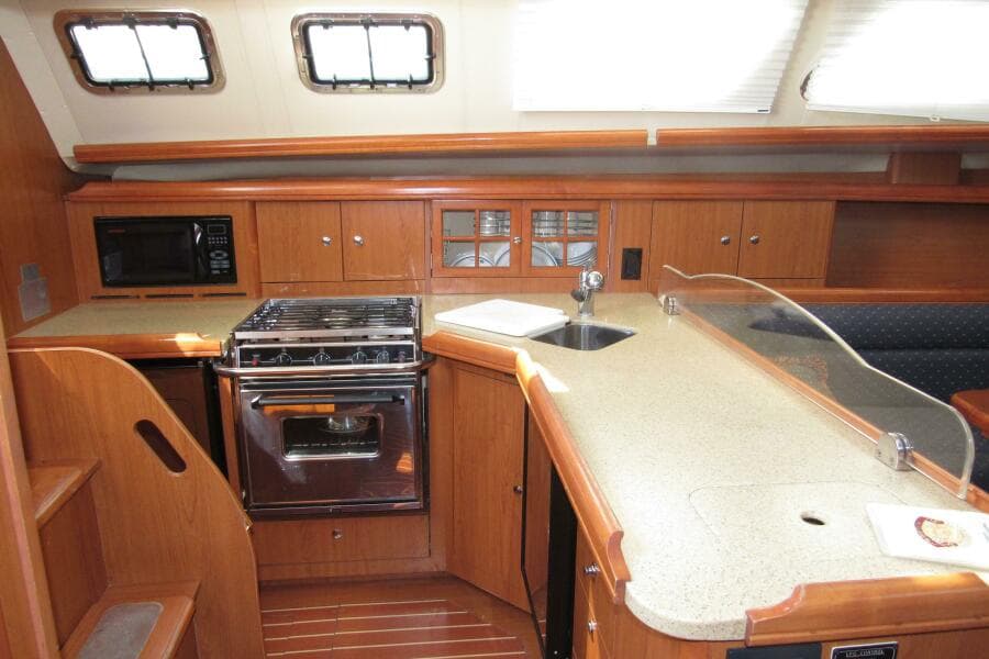 2008 Hunter 41 Deck Salon