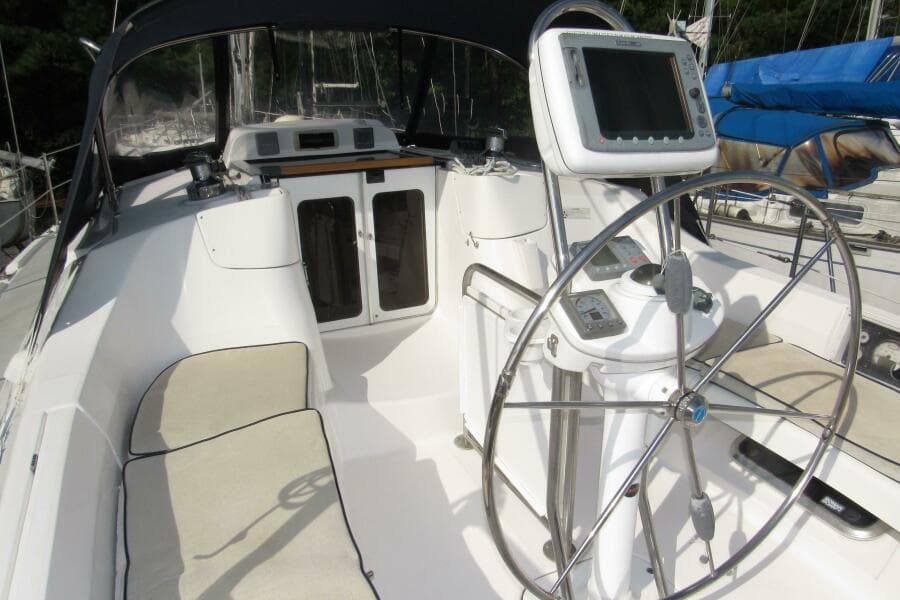 2008 Hunter 41 Deck Salon