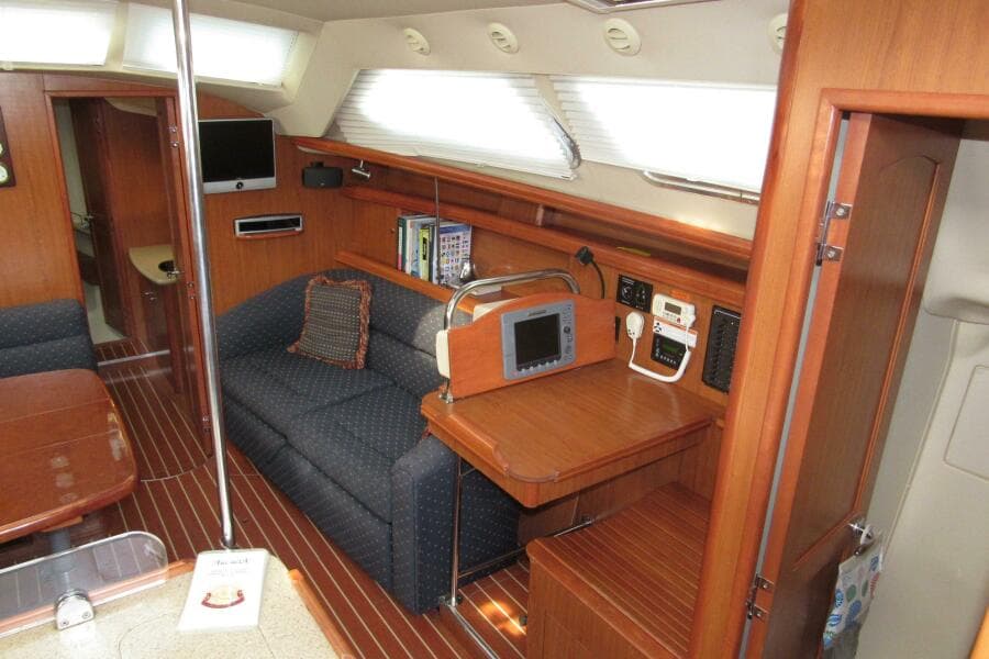 2008 Hunter 41 Deck Salon