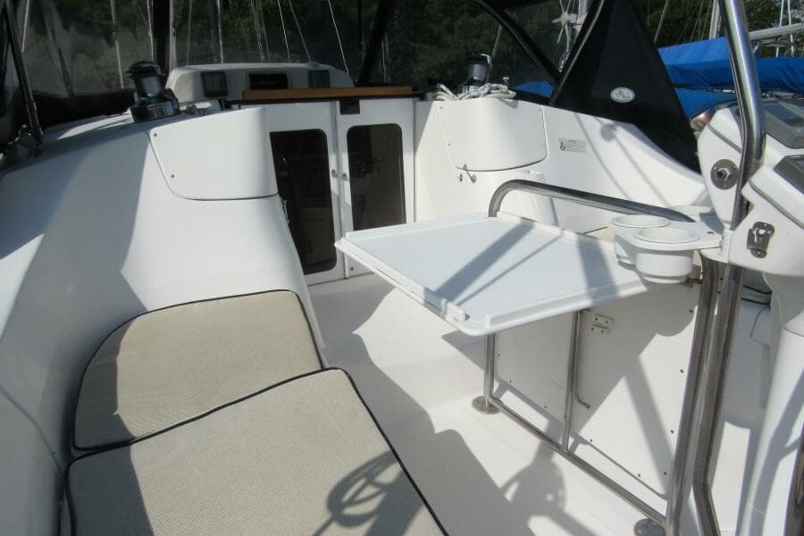 2008 Hunter 41 Deck Salon