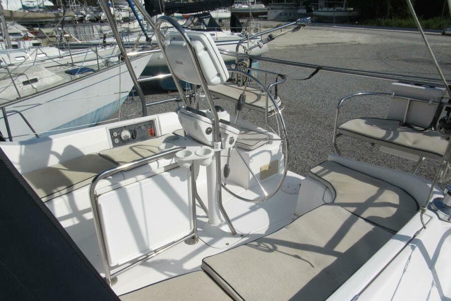 2008 Hunter 41 Deck Salon