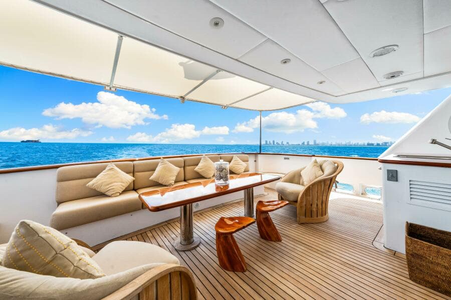 1996 Palmer Johnson TRI-DECK FB