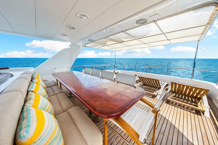 1996 Palmer Johnson TRI-DECK FB