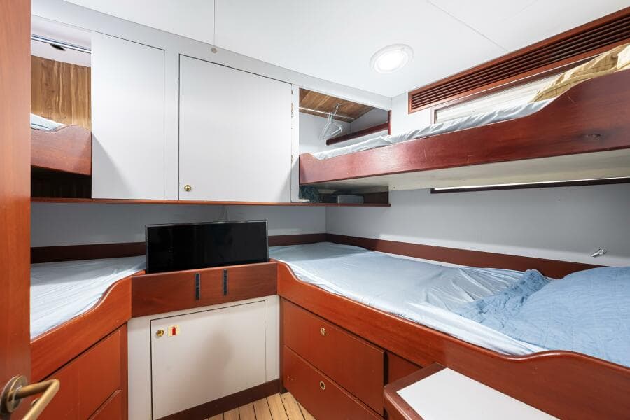 1996 Palmer Johnson TRI-DECK FB