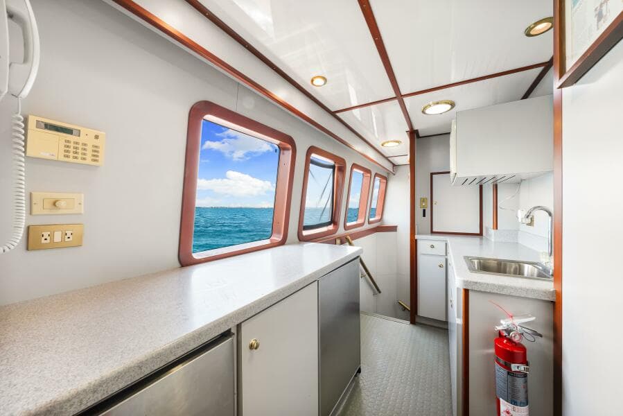 1996 Palmer Johnson TRI-DECK FB