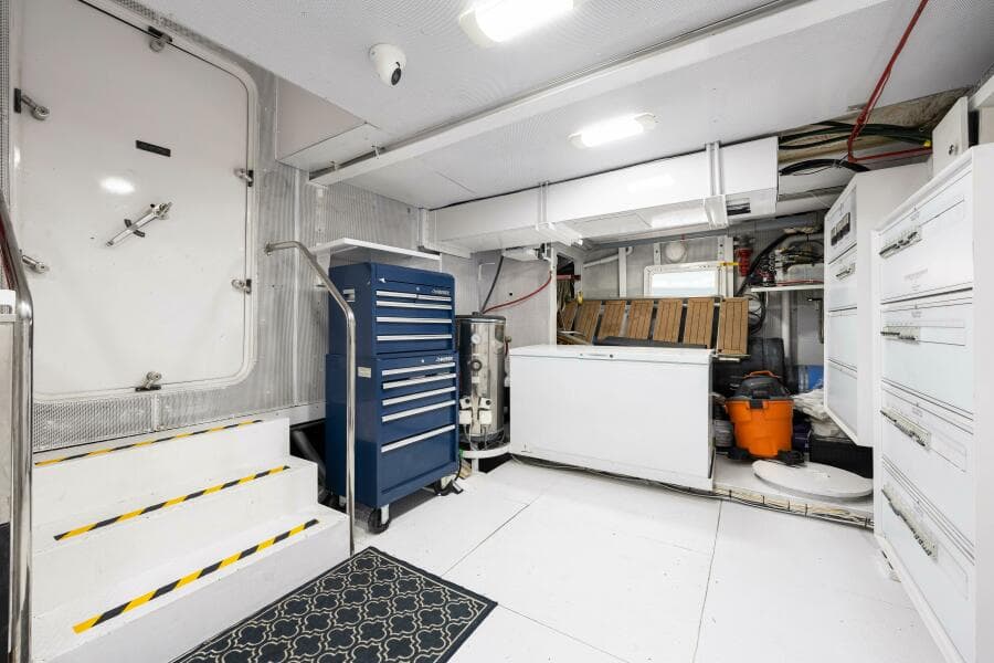 1996 Palmer Johnson TRI-DECK FB