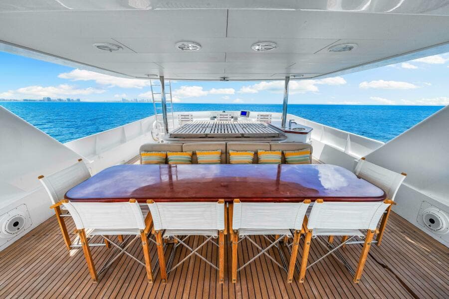 1996 Palmer Johnson TRI-DECK FB