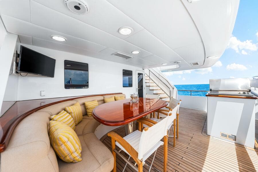 1996 Palmer Johnson TRI-DECK FB