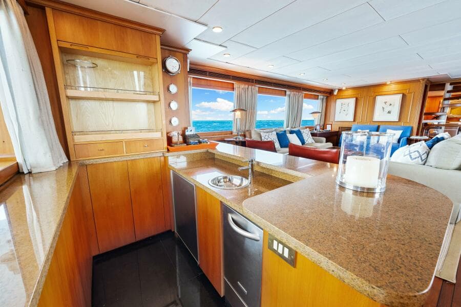 1996 Palmer Johnson TRI-DECK FB