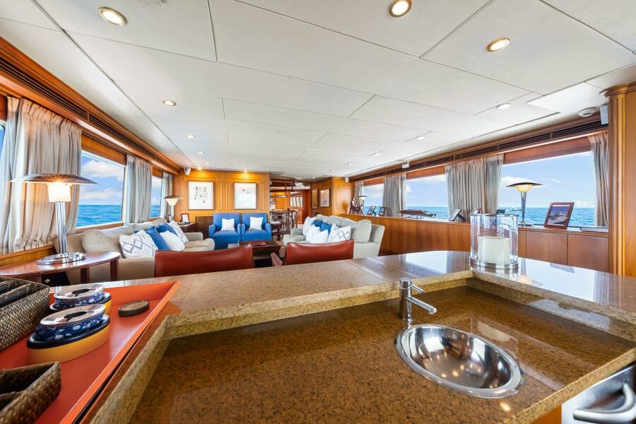 1996 Palmer Johnson TRI-DECK FB