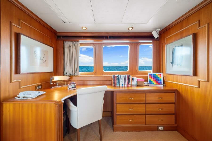 1996 Palmer Johnson TRI-DECK FB