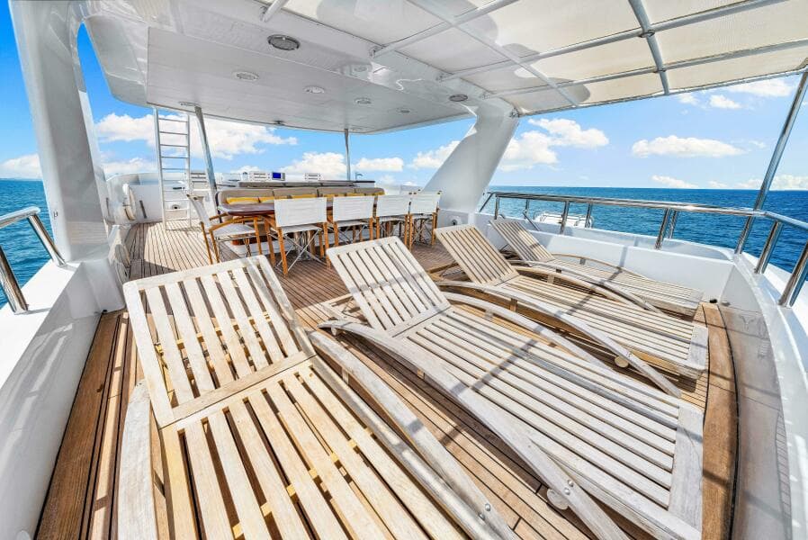 1996 Palmer Johnson TRI-DECK FB