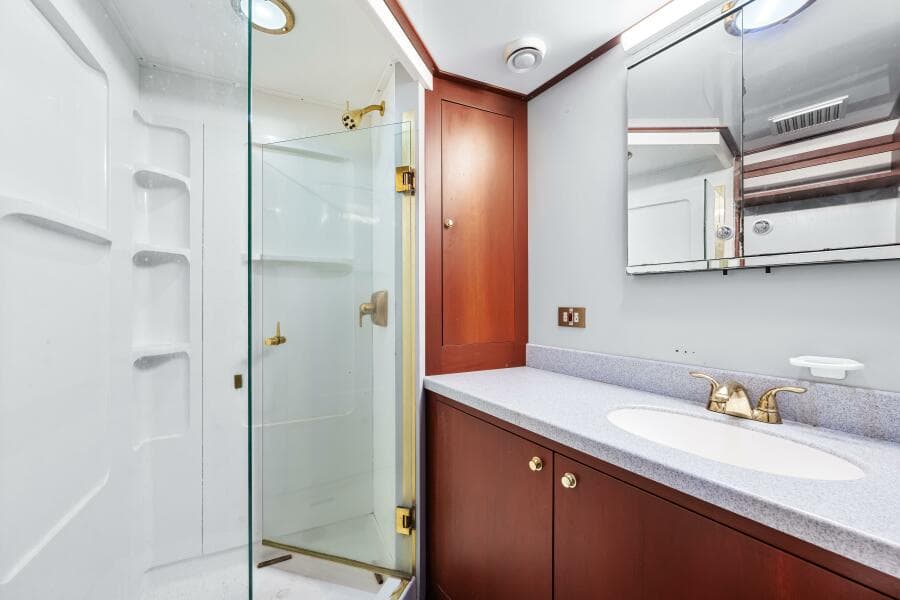 1996 Palmer Johnson TRI-DECK FB