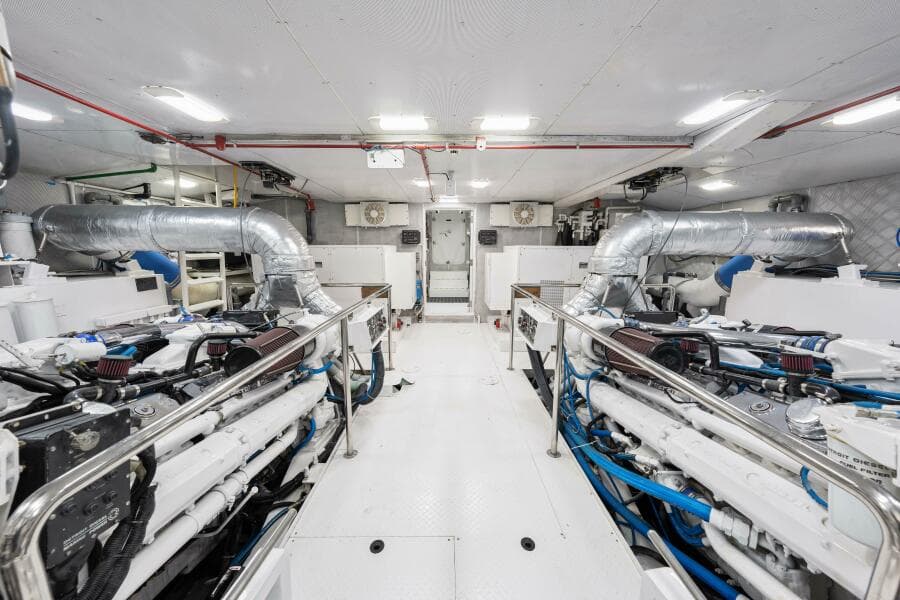 1996 Palmer Johnson TRI-DECK FB