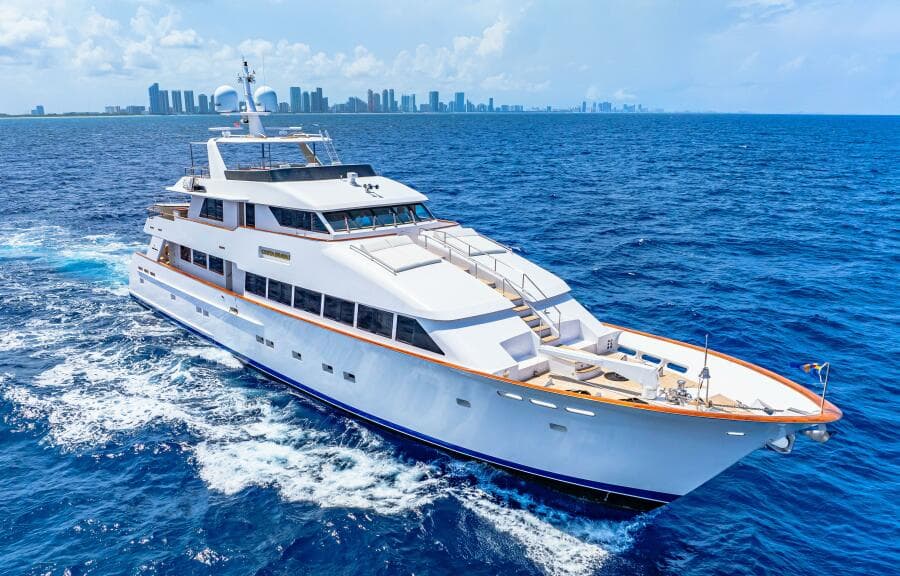 1996 Palmer Johnson TRI-DECK FB