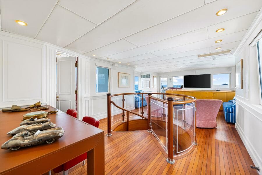 1996 Palmer Johnson TRI-DECK FB