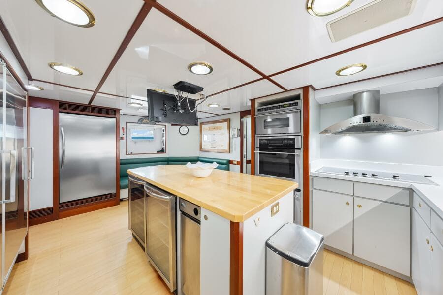 1996 Palmer Johnson TRI-DECK FB