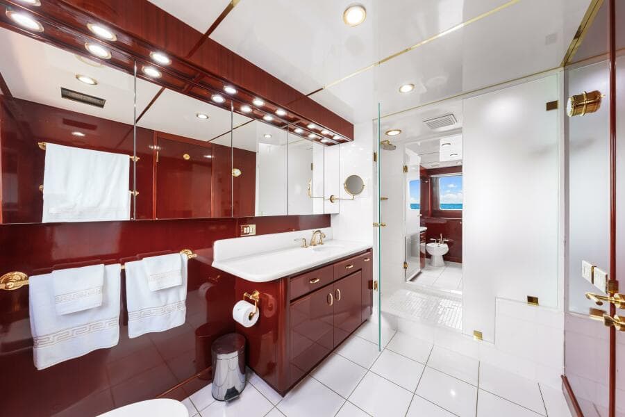 1996 Palmer Johnson TRI-DECK FB