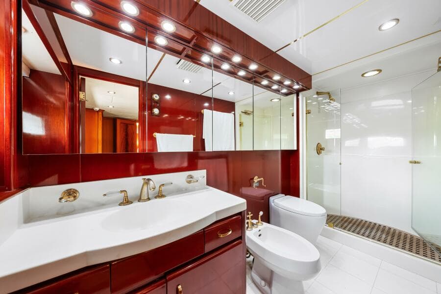 1996 Palmer Johnson TRI-DECK FB