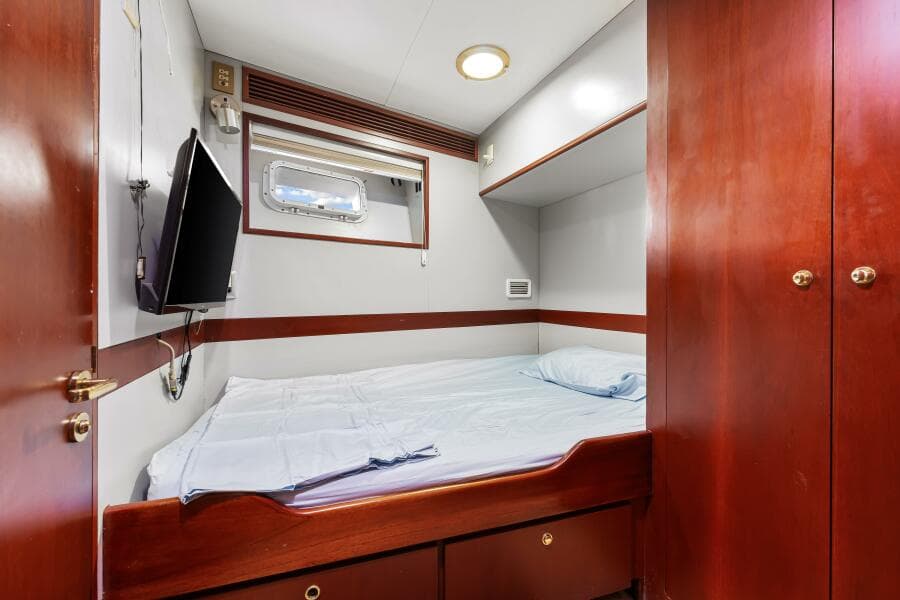 1996 Palmer Johnson TRI-DECK FB