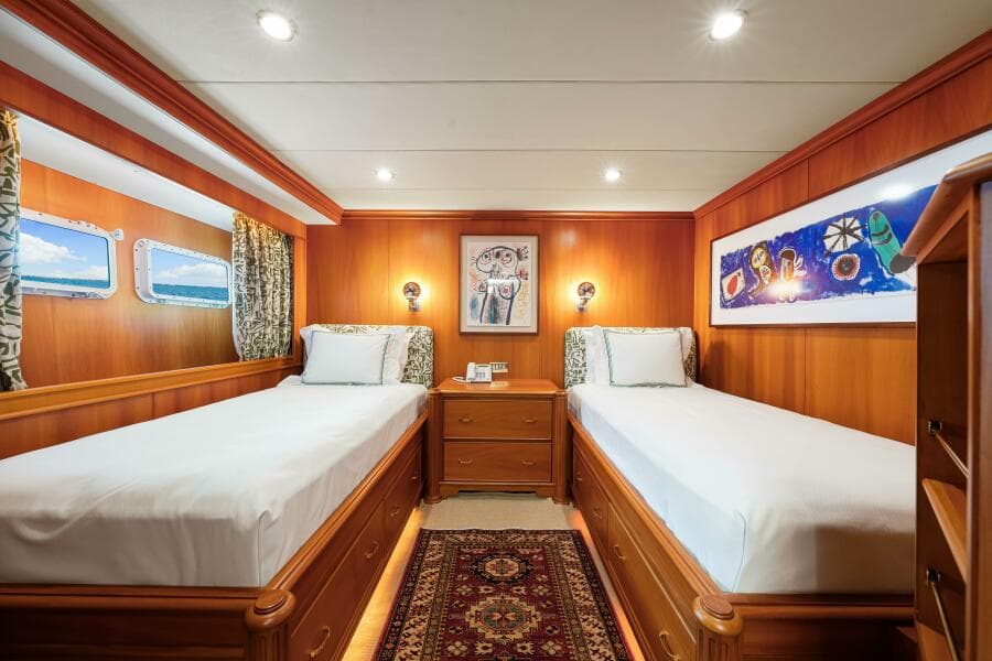 1996 Palmer Johnson TRI-DECK FB