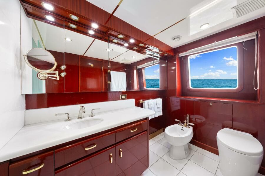 1996 Palmer Johnson TRI-DECK FB