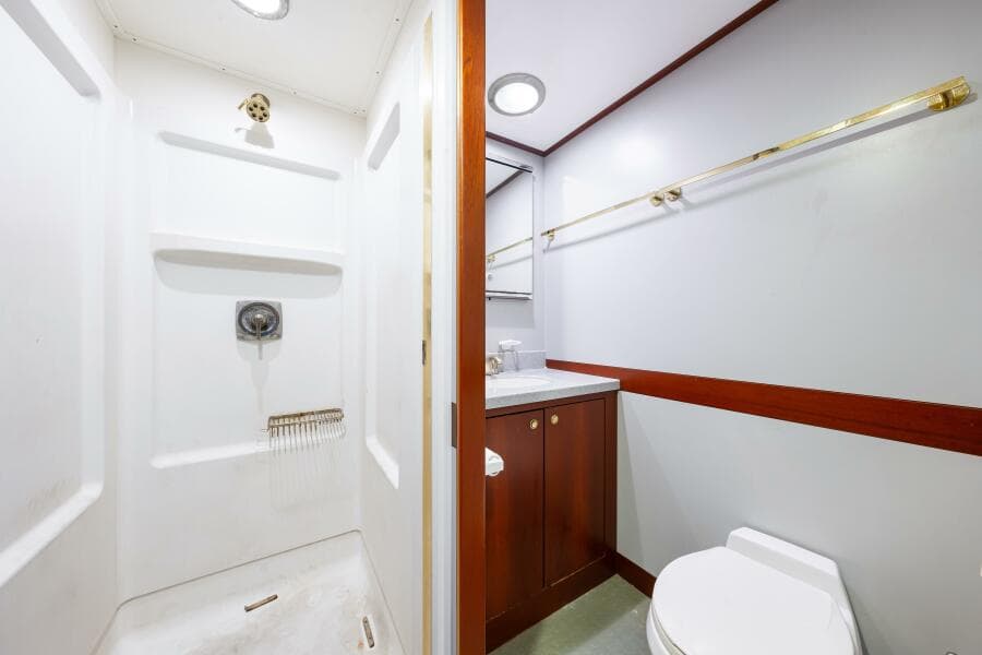 1996 Palmer Johnson TRI-DECK FB