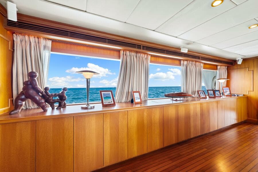 1996 Palmer Johnson TRI-DECK FB