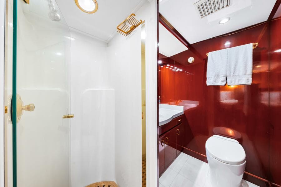 1996 Palmer Johnson TRI-DECK FB