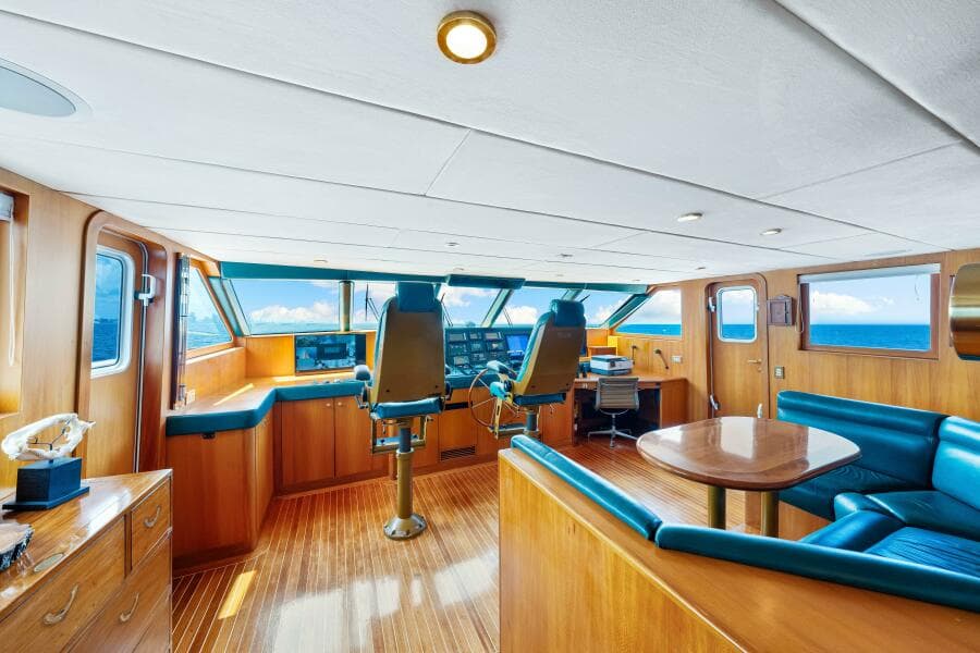 1996 Palmer Johnson TRI-DECK FB