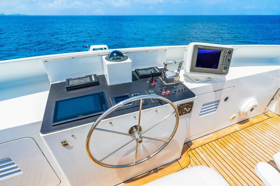 1996 Palmer Johnson TRI-DECK FB