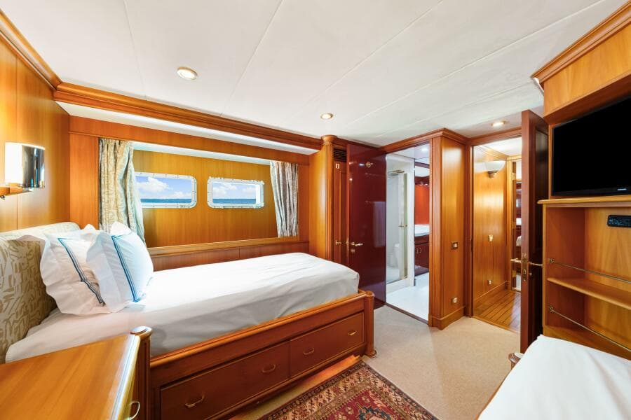 1996 Palmer Johnson TRI-DECK FB