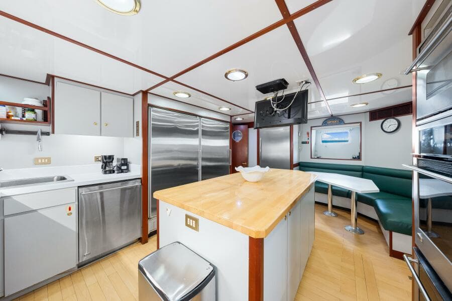 1996 Palmer Johnson TRI-DECK FB